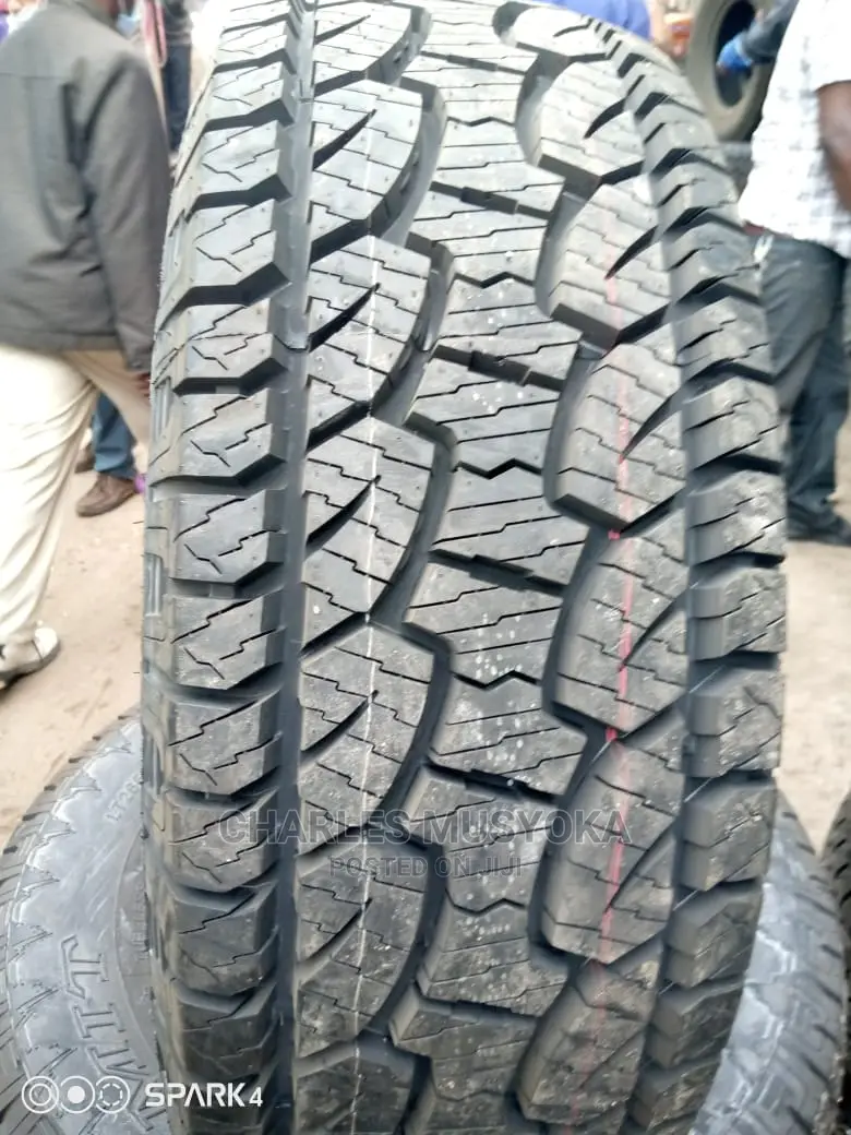265/70 R 16 Yana Summit Samia Product