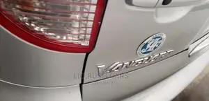 Toyota Vanguard 2011 Silver