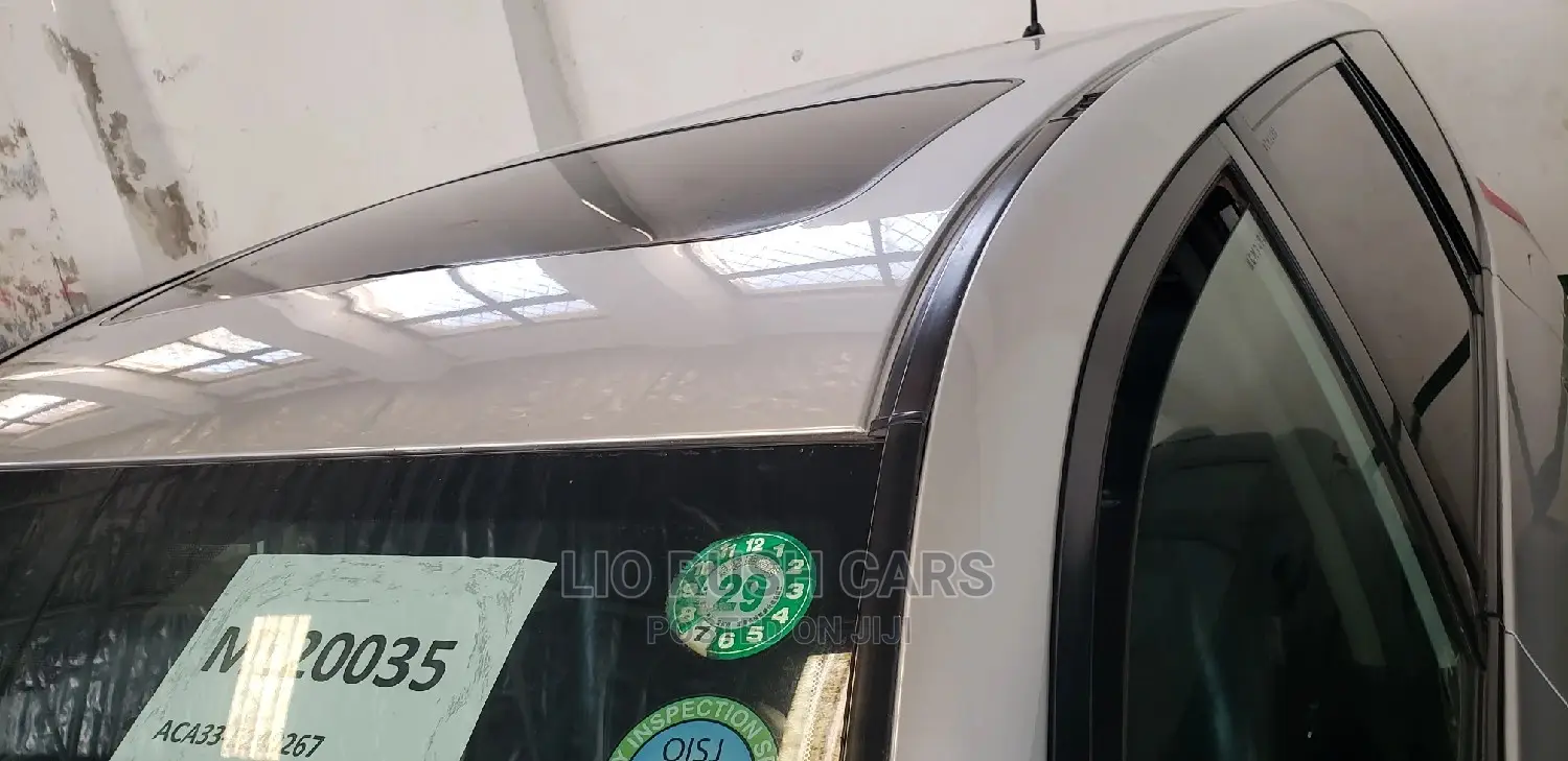 Toyota Vanguard 2011 Silver