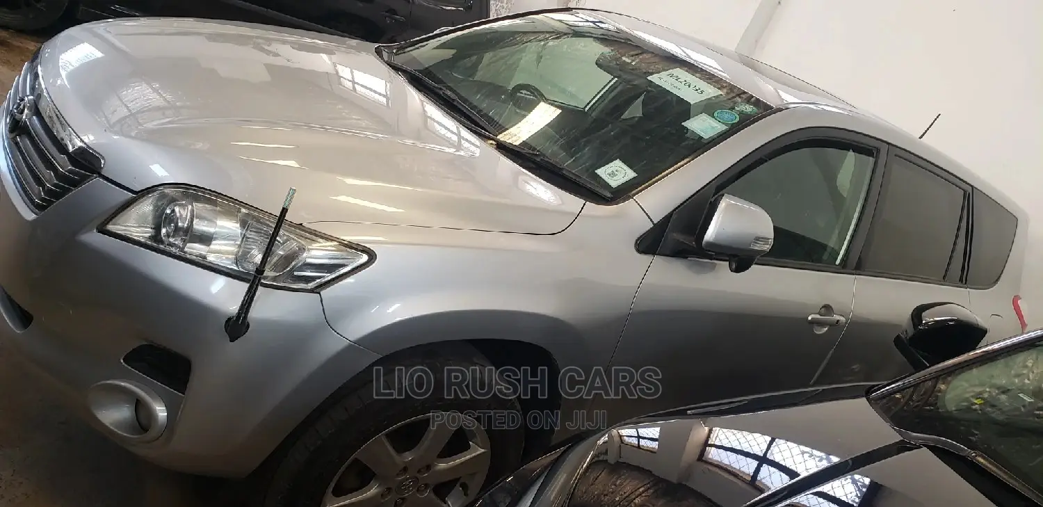 Toyota Vanguard 2011 Silver