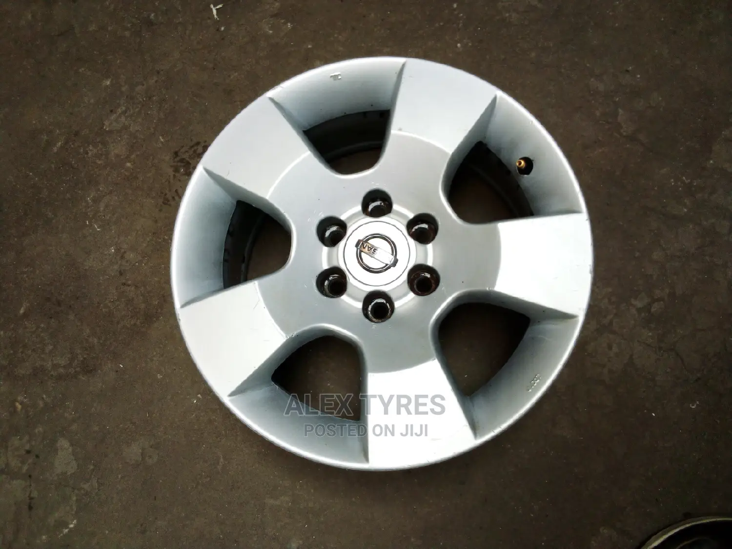 Size 16 Inch Nissan Original Sports Rim Set