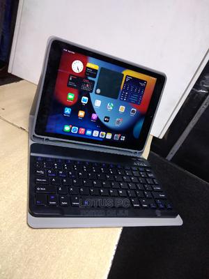 Apple iPad Pro 9.7 (2016) 64 GB Gray - main view