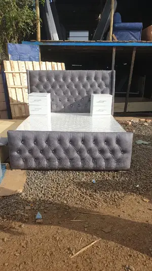 5/6 Bed and Side Drawers