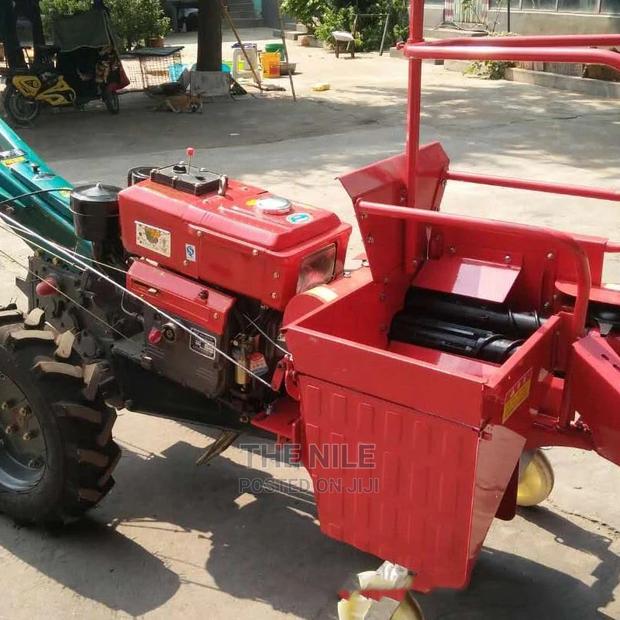Corn Harvesting Machine - thumbnail 2