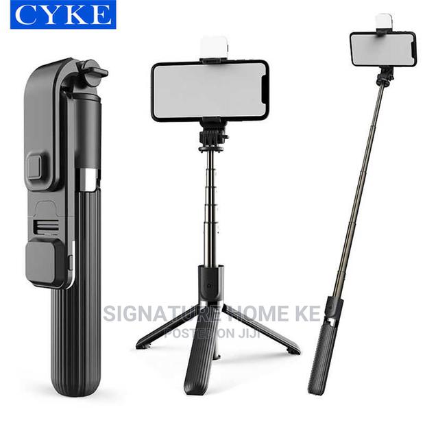 Wireless Bluetooth Selfie Stick With LED Fill Light - main view