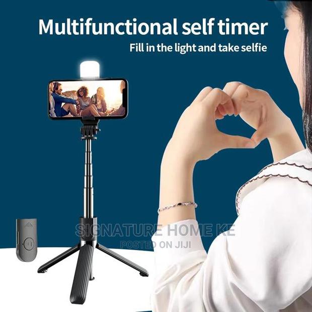 Wireless Bluetooth Selfie Stick With LED Fill Light - thumbnail 2