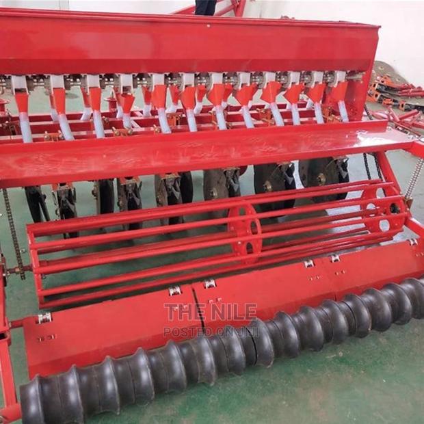 Corn Planter Tractor Seeder - thumbnail 2