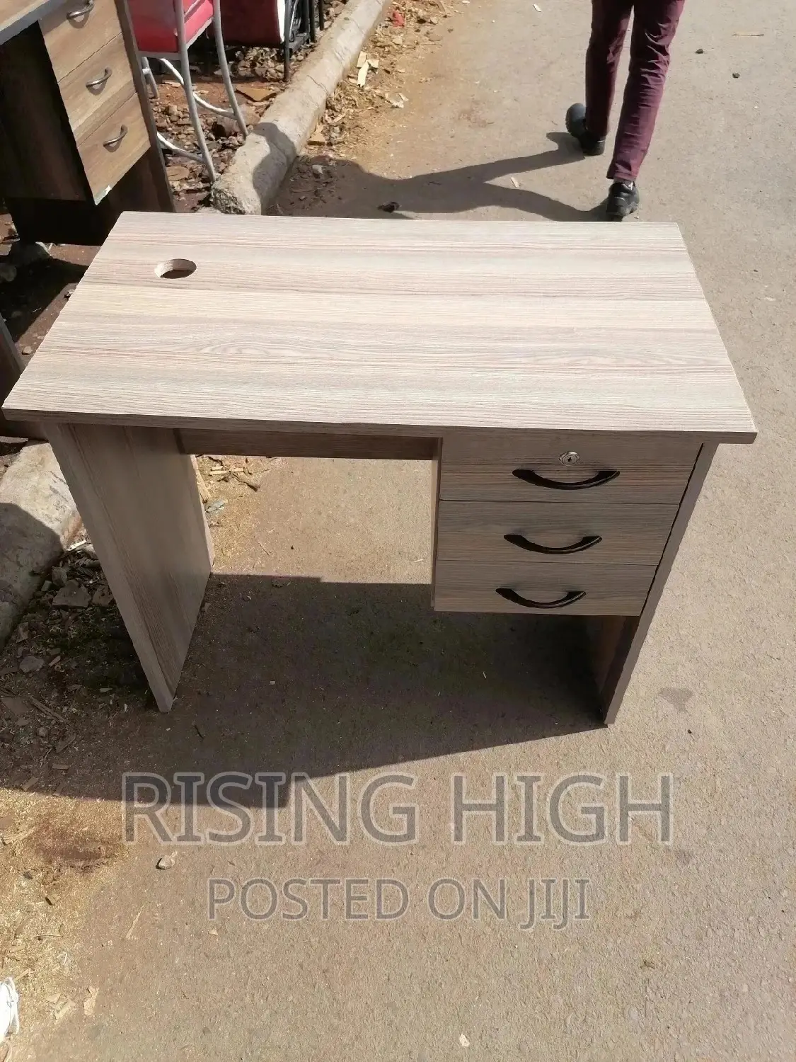 Master Supreme Unique Quality Office Desk