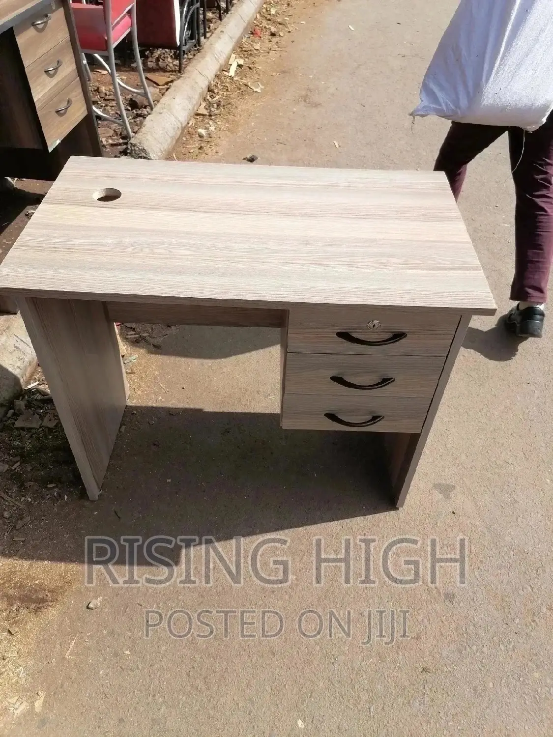Master Finest High Quality Office Desk