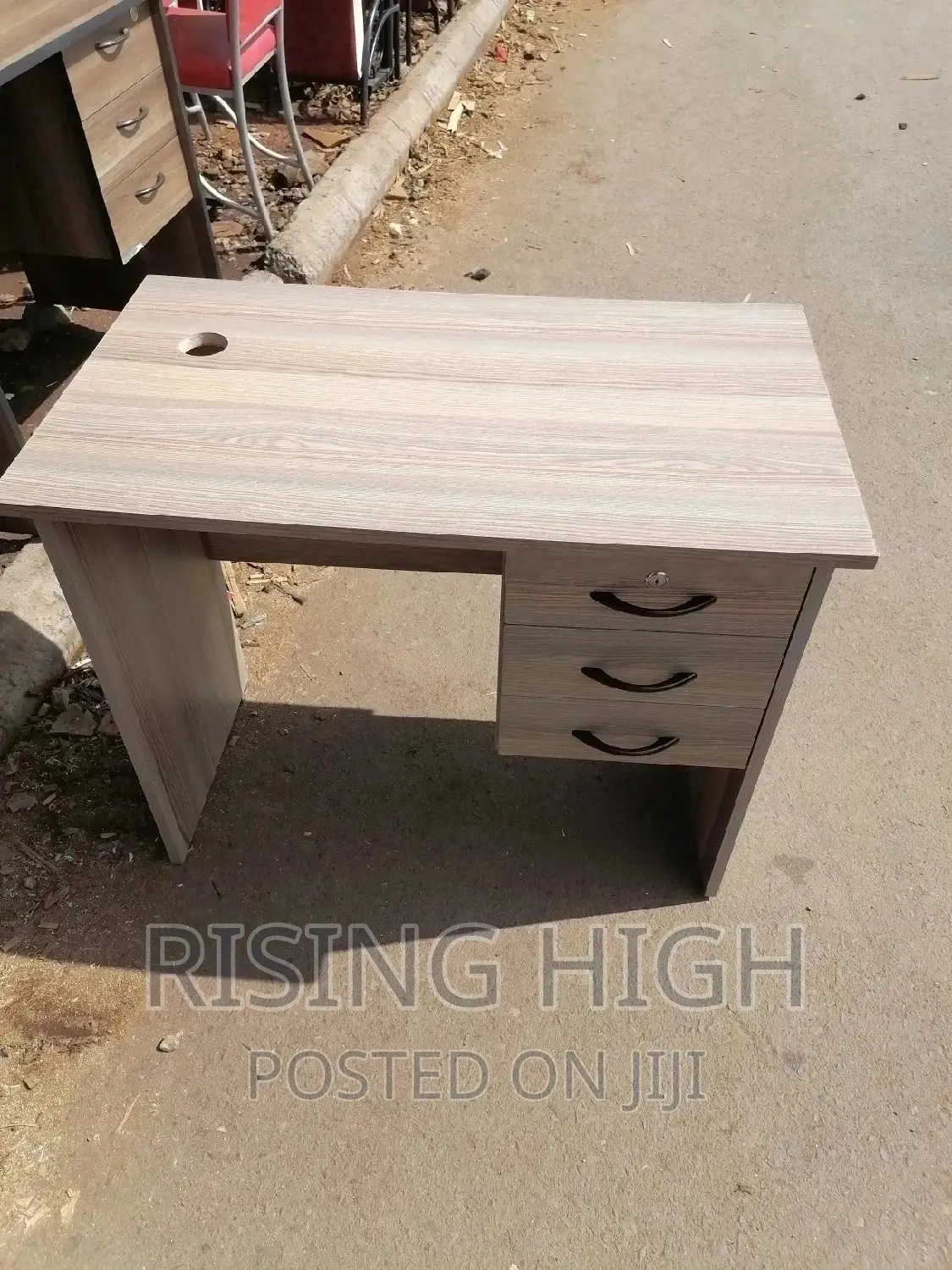 Very Good Superior Top Quality Office Desk