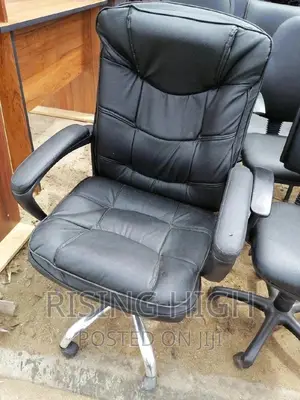 Low Back Design Good Office Chair
