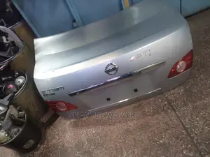 Nissan Bluebird Silphy Boot