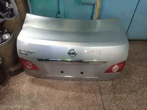 Nissan Bluebird Silphy Boot