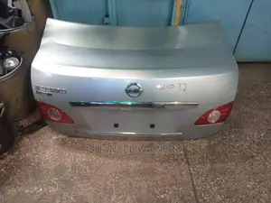 Nissan Bluebird Silphy Boot