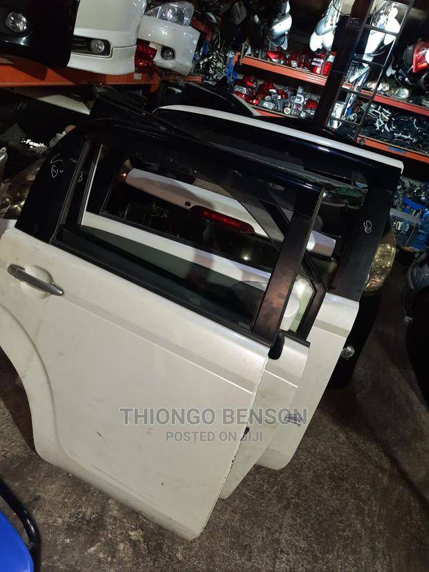 Toyota Spade Doors - main view