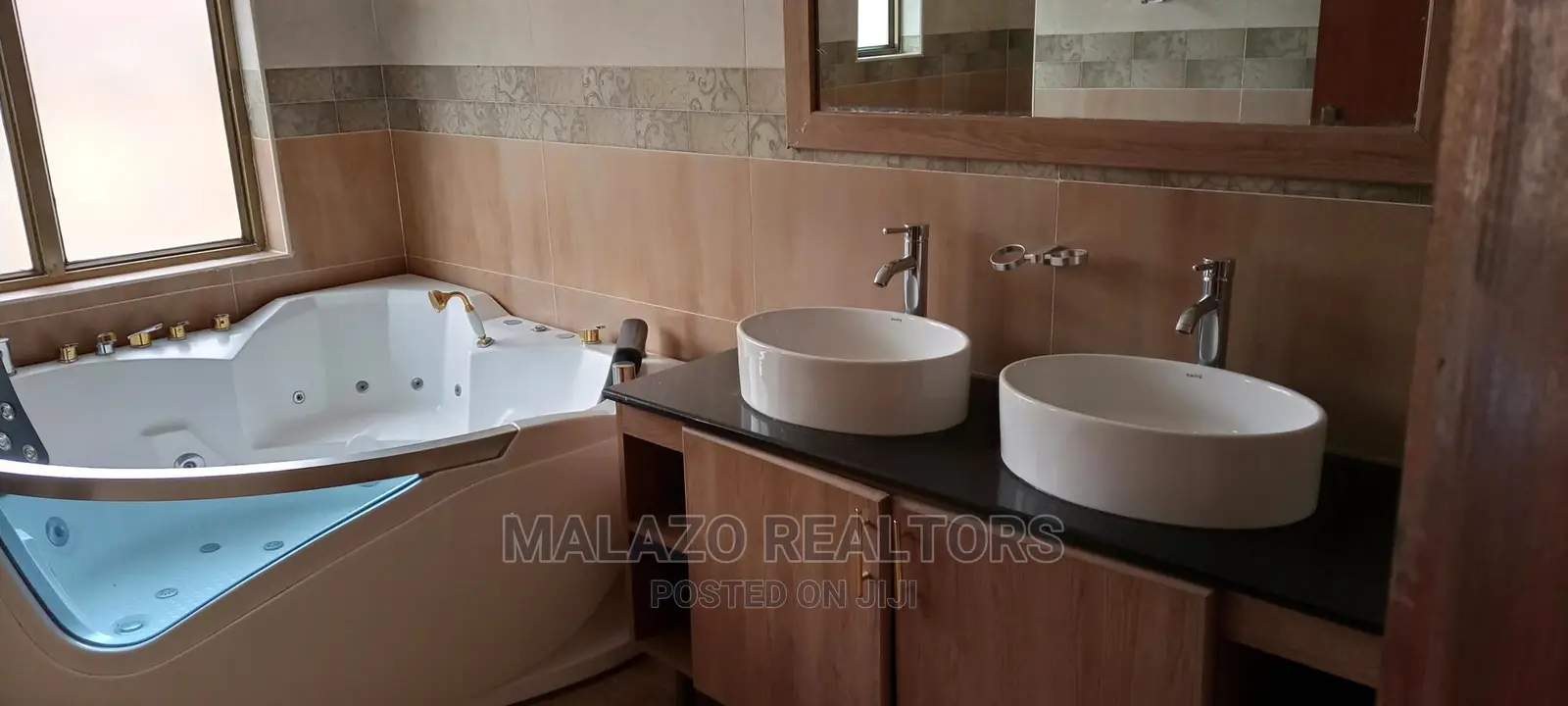 5bdrm Townhouse/Terrace in Henrik Villas, Valley Arcade for sale