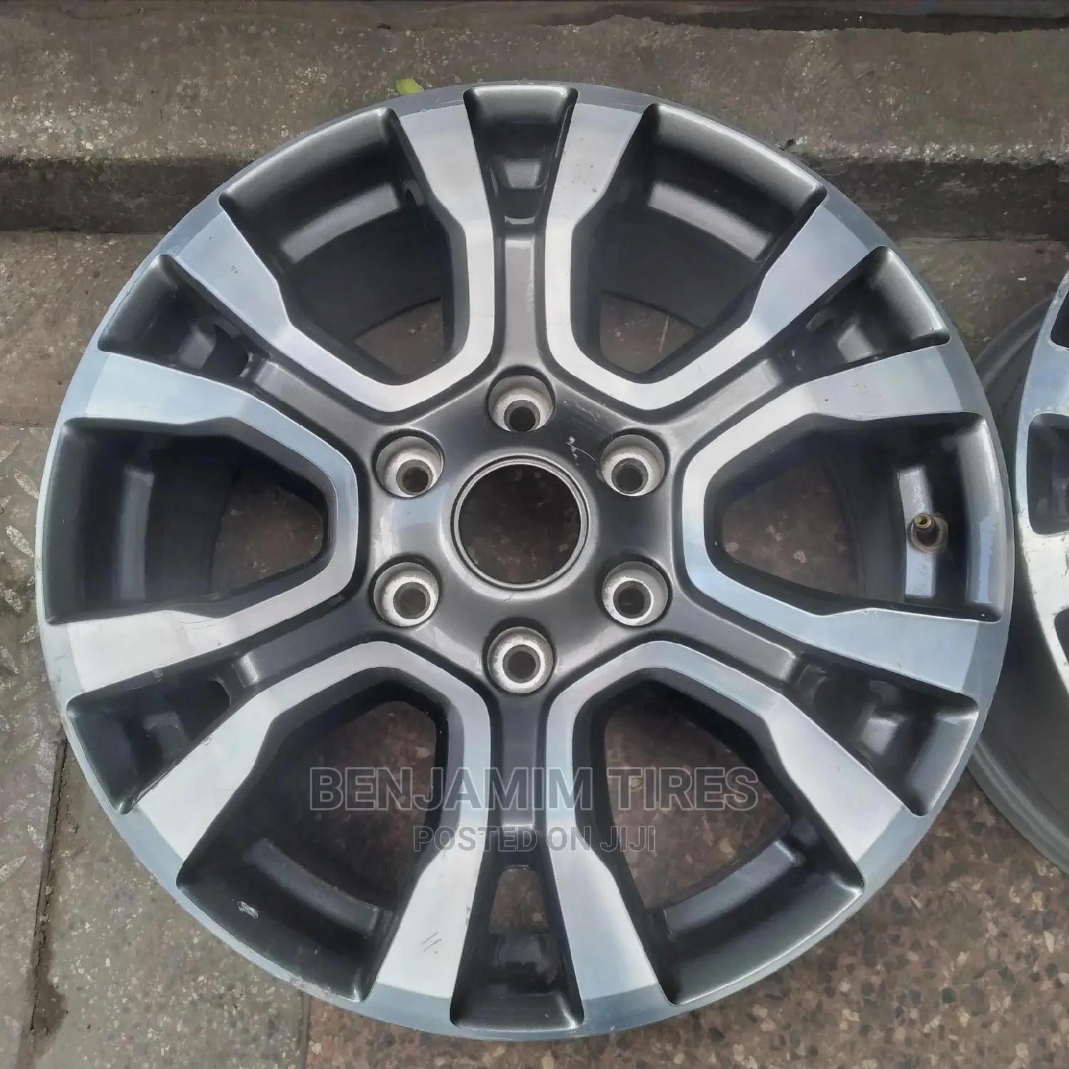 Original Rim for Ford Pick-Up Double Cab.