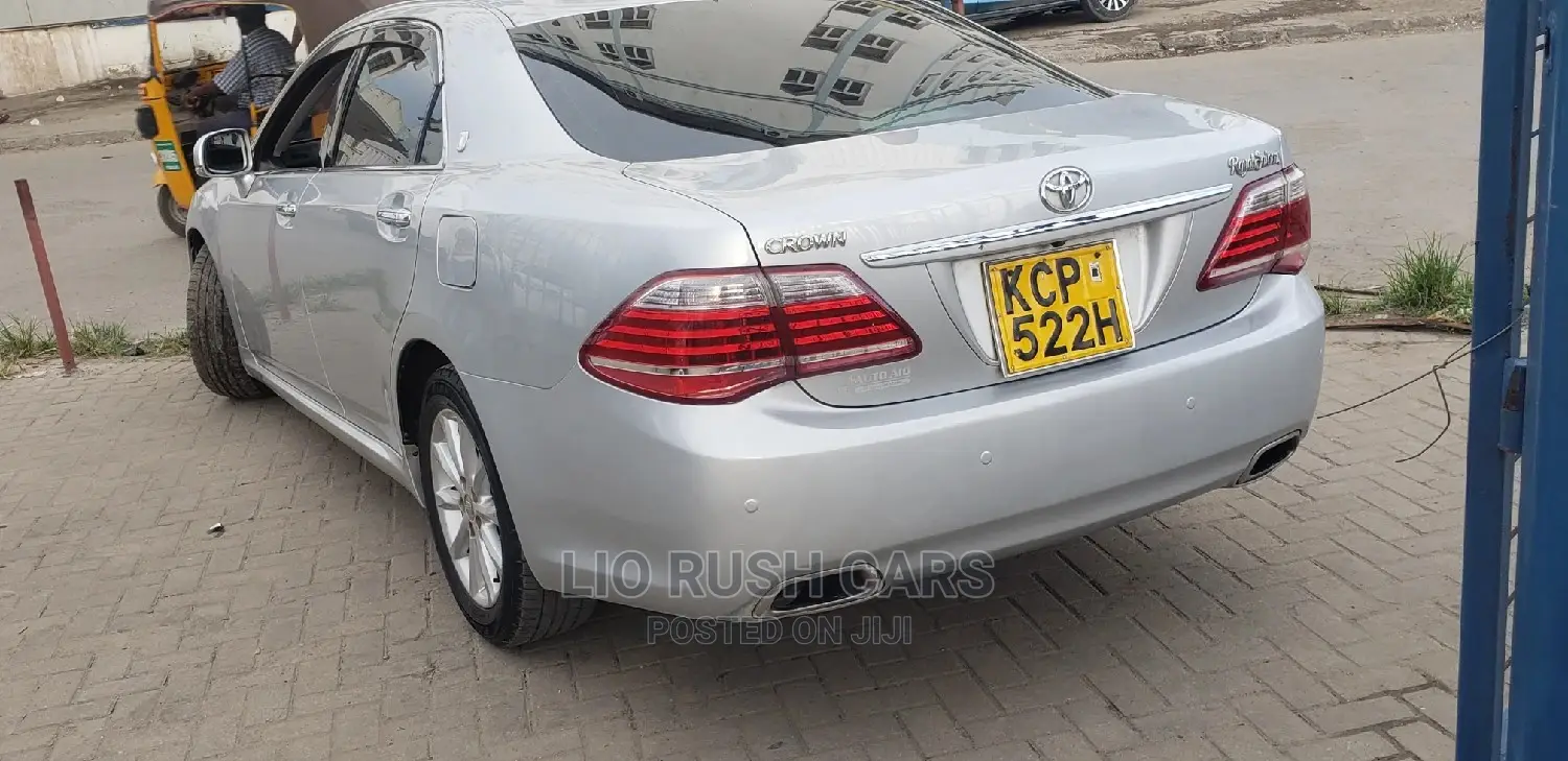 Toyota Crown 2011 Silver