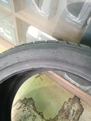265/35r18 Maxtrek 97W
