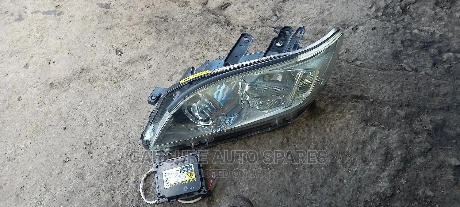 Toyota Van Guard Headlights