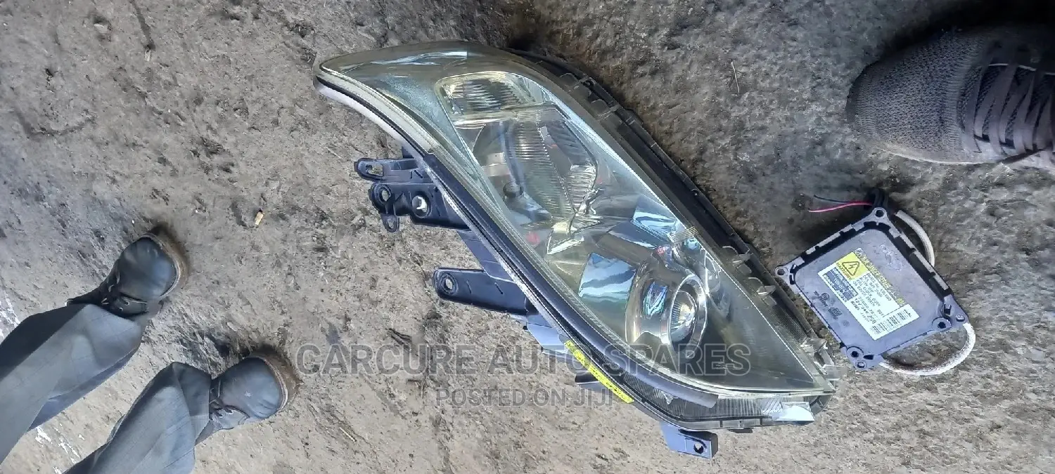 Toyota Van Guard Headlights