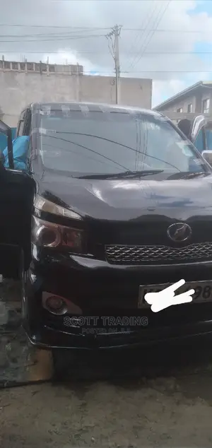 Toyota Noah Windscreen