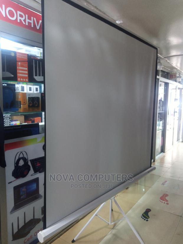 180 × 180 Tripod Projector Screen - main view