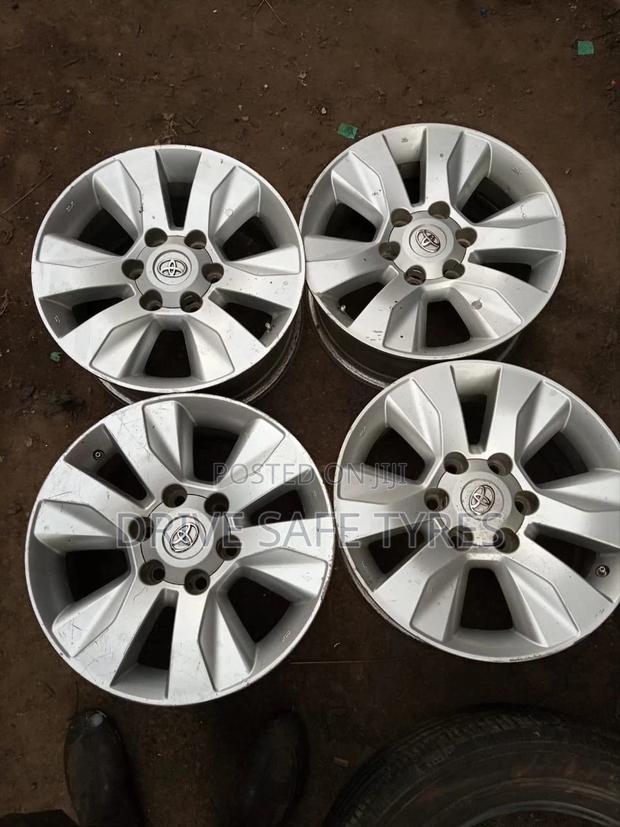 17 Inch Hilux Set Original