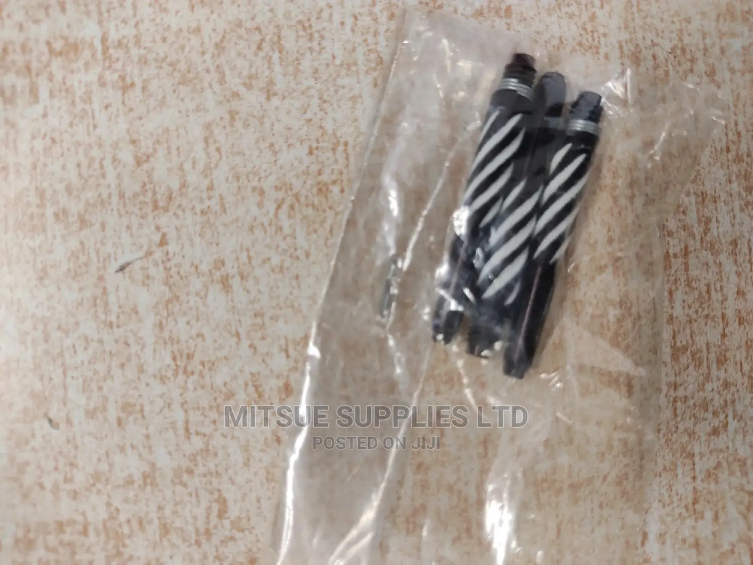 2 Sets of Darts Shaft Nylon Spiral Short Black/White
