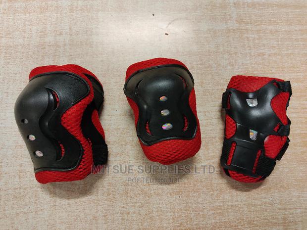 Skating Guardset For Knee, Elbow Wrist ( Black Red) - thumbnail 3