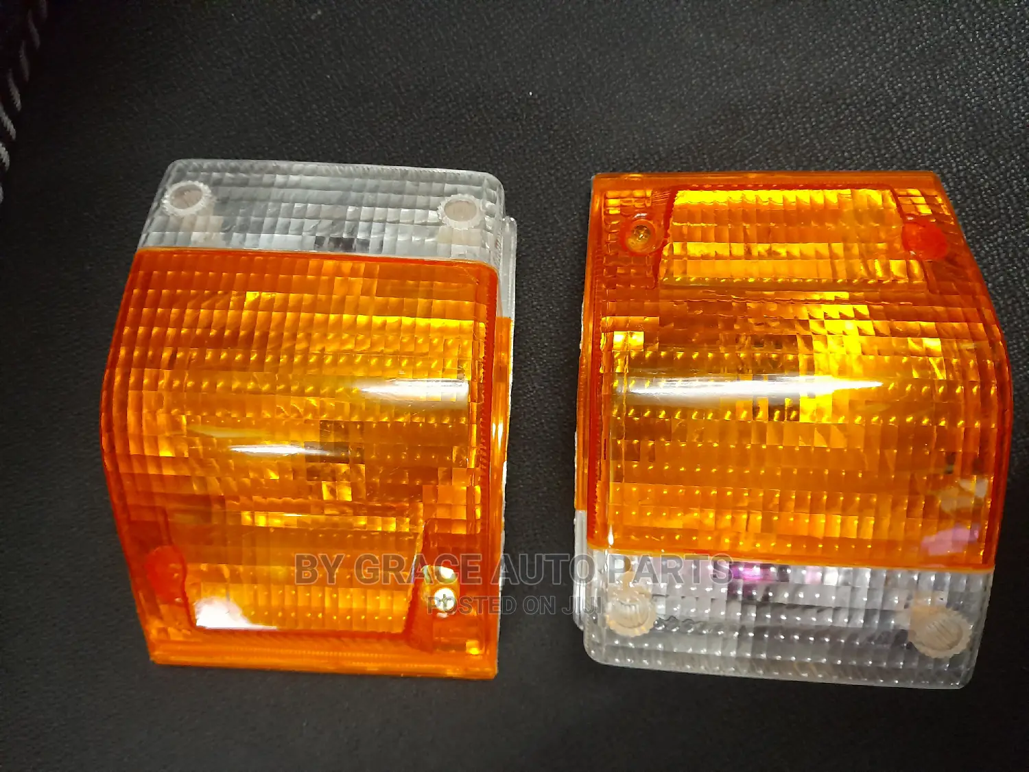 Corner Lamp Isuzu 3.3nkr/NPR Old Model