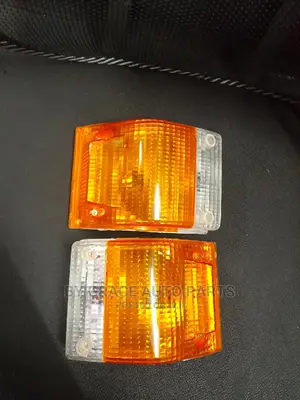 Corner Lamp Isuzu 3.3nkr/NPR Old Model