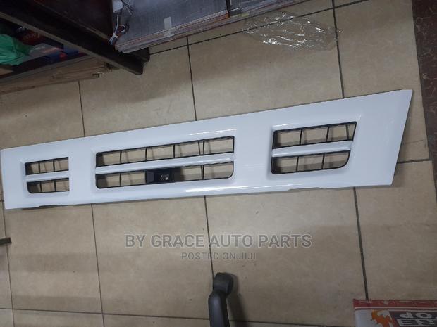 Grill Isuzu - thumbnail 3