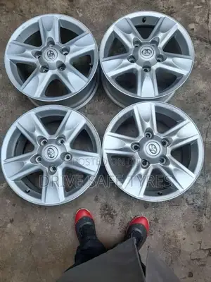 18 Inch V8 Rims Set