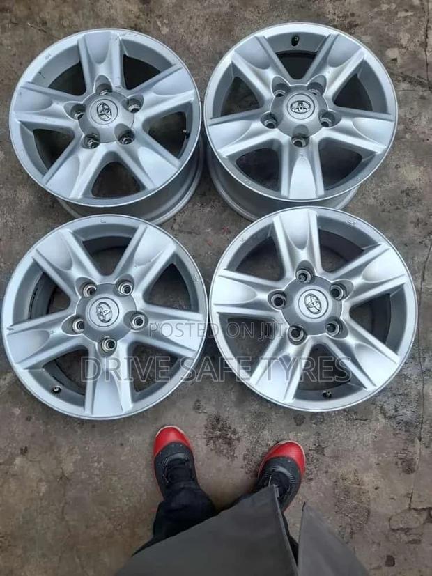 18 Inch V8 Rims Set