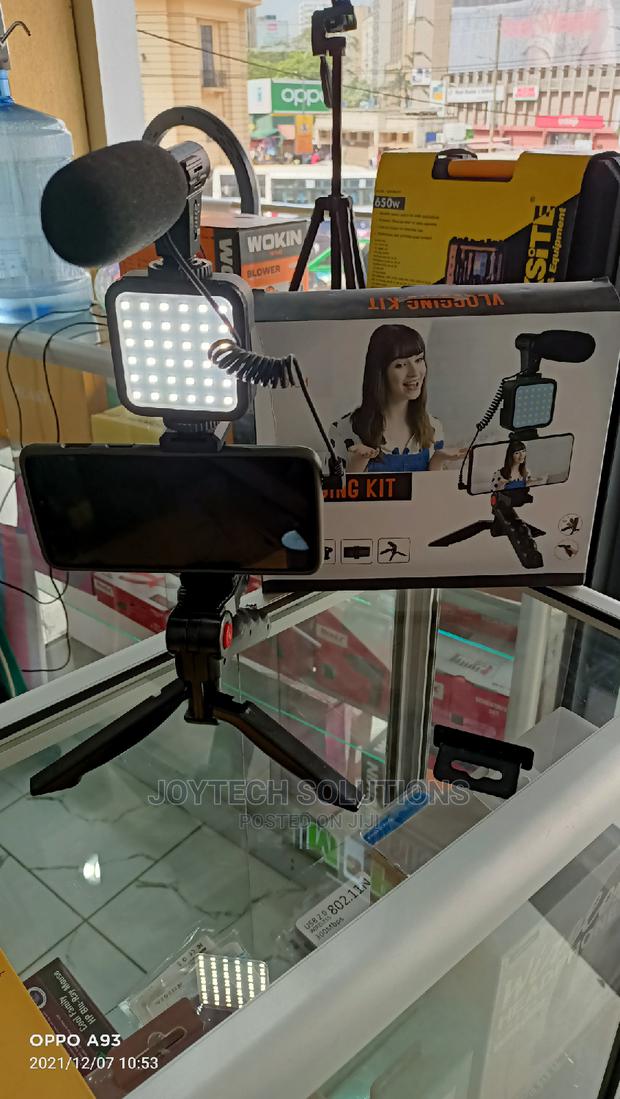 Vlogging Kit 01lm . Microphone, Lamp, Remote, Stand, Holder - main view