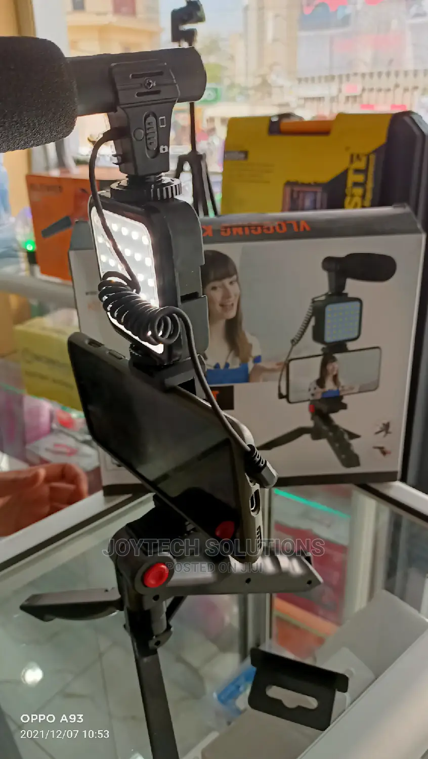 Vlogging Kit 01lm . Microphone, Lamp, Remote, Stand, Holder