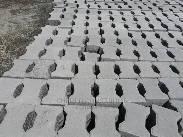 Pavers Cabro I Shape 80mm - thumbnail 3