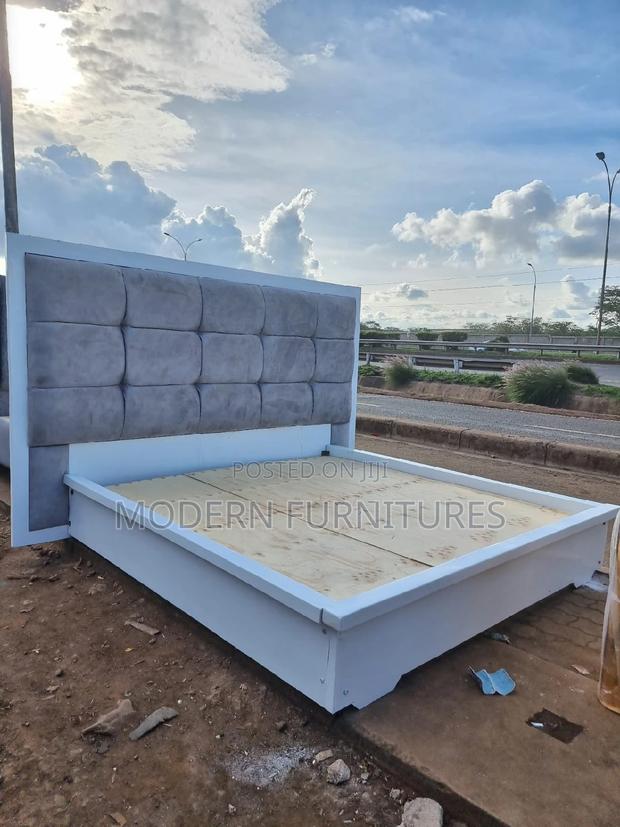 6/6 Modern Bed - main view