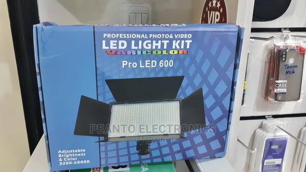 LED 600 Varicolor Professional Video Light