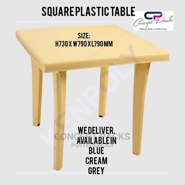 Plastic Square Table Size H730 X W790 X L790 Mm - thumbnail 2
