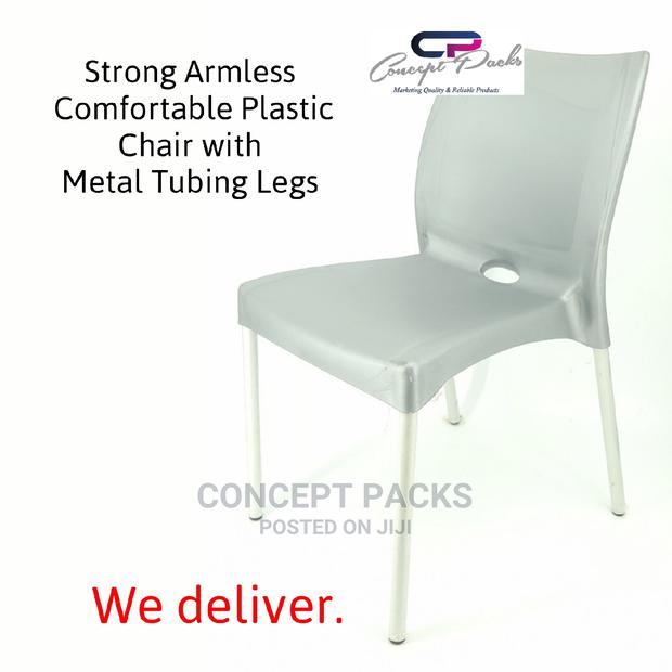 Strong Armless Comfortable Plastic Chair Metal Tubing Leg.