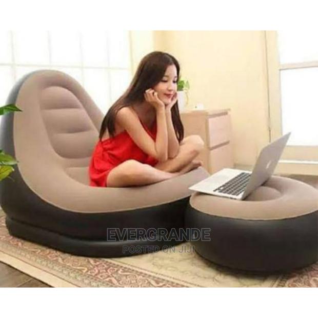 Inflatable Seat With Manual Pump