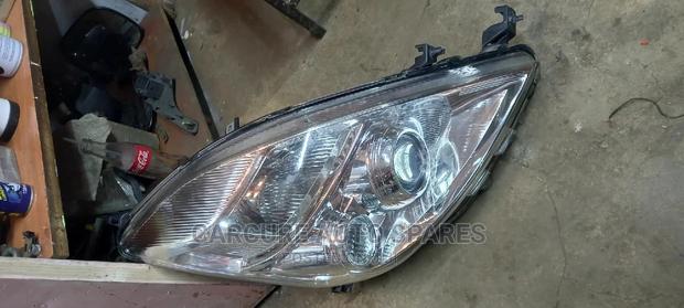 Toyota Isis Headlight - thumbnail 2