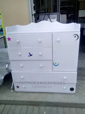 Chest of Drawers Size 4 by 4