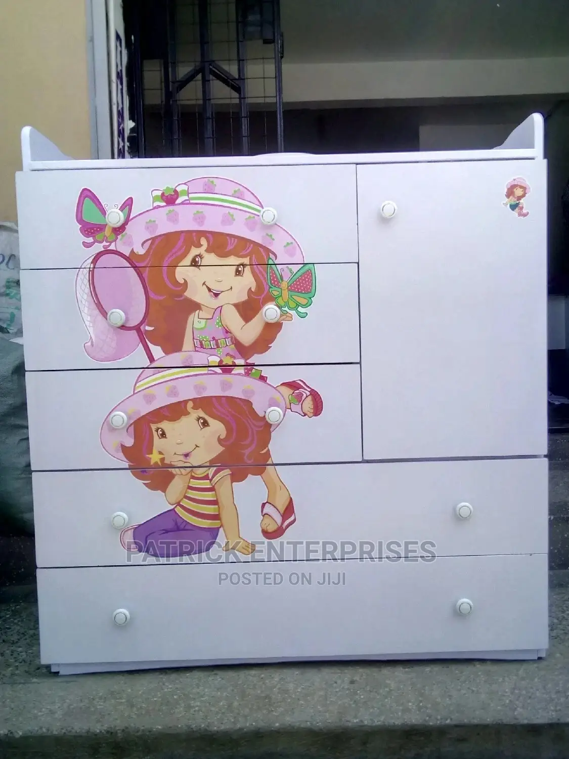 Chest of Drawers Size 4 by 4