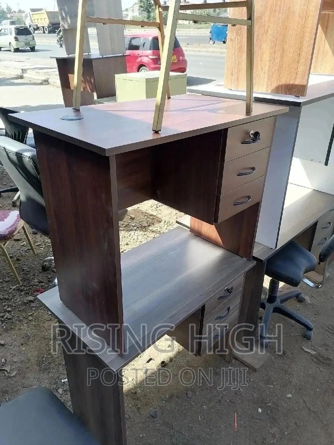 Master Unique Quality Office Desk