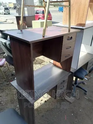 Master Unique Quality Office Desk