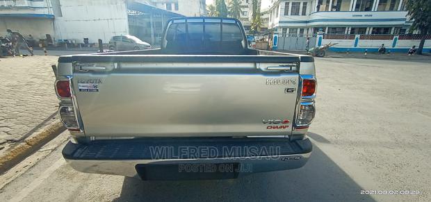 Toyota Hilux 2014 Silver - thumbnail 6