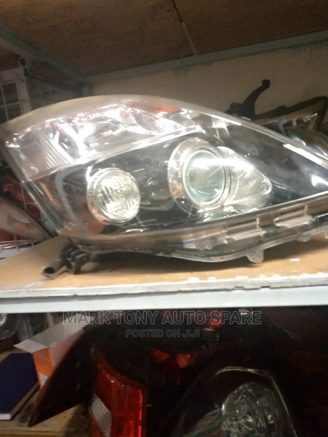Toyota ,Isis Headlight